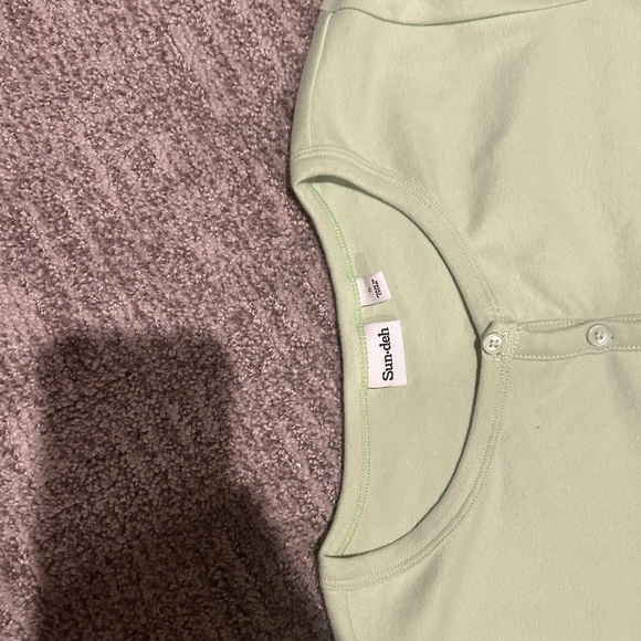 Aritzia apple long sleeve. Bright green - Picture 5 of 8